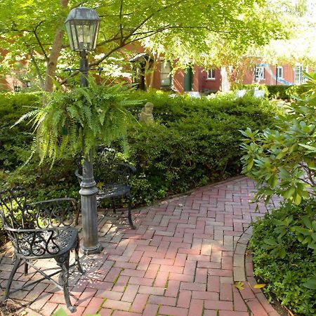 Louisville Bourbon Inn Eksteriør billede