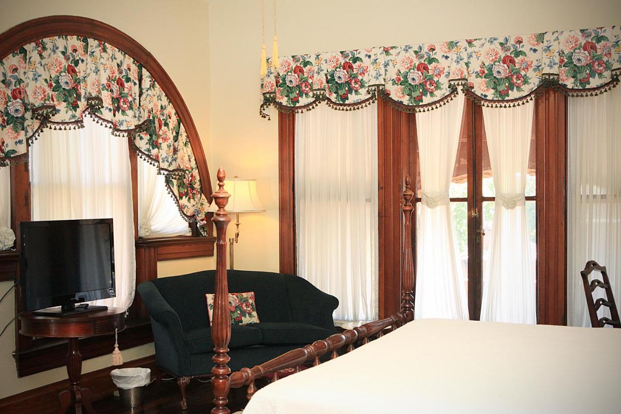 Louisville Bourbon Inn Eksteriør billede
