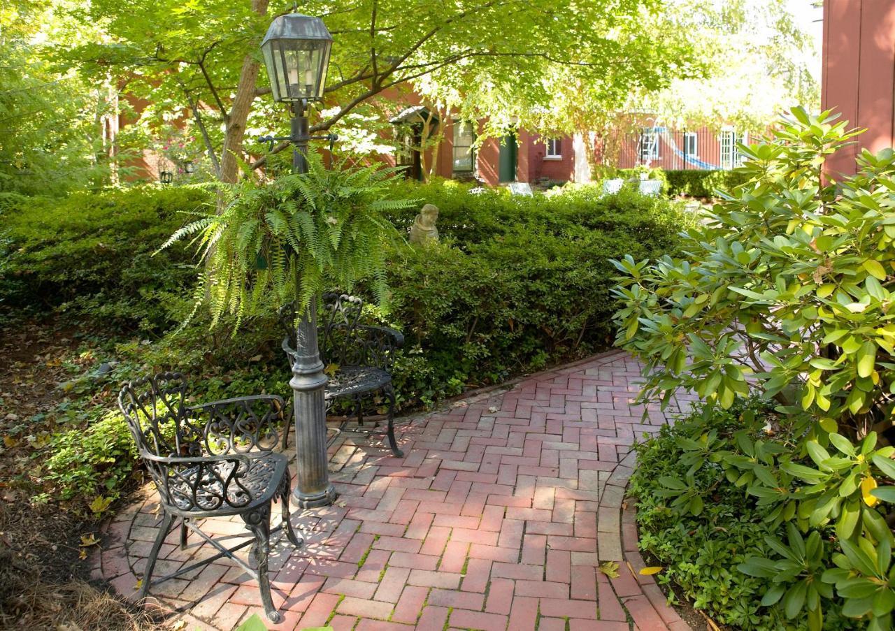 Louisville Bourbon Inn Eksteriør billede