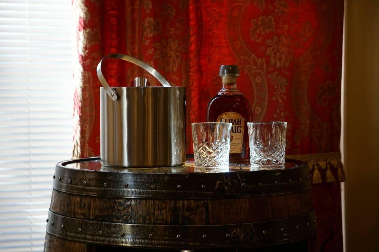 Louisville Bourbon Inn Eksteriør billede