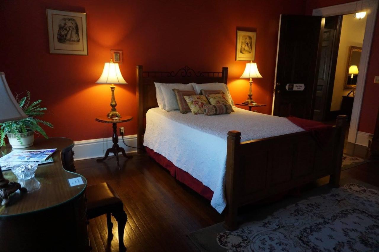 Louisville Bourbon Inn Eksteriør billede