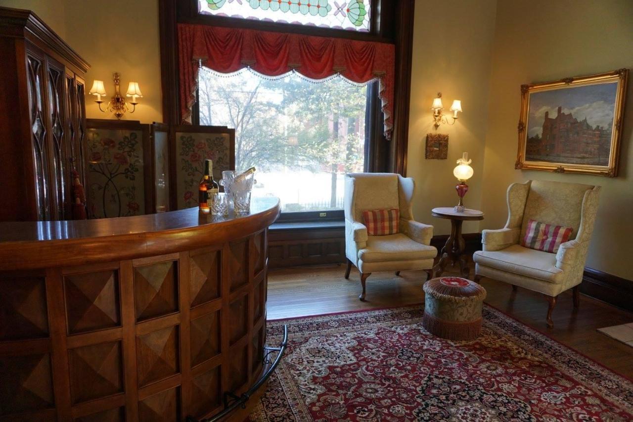 Louisville Bourbon Inn Eksteriør billede