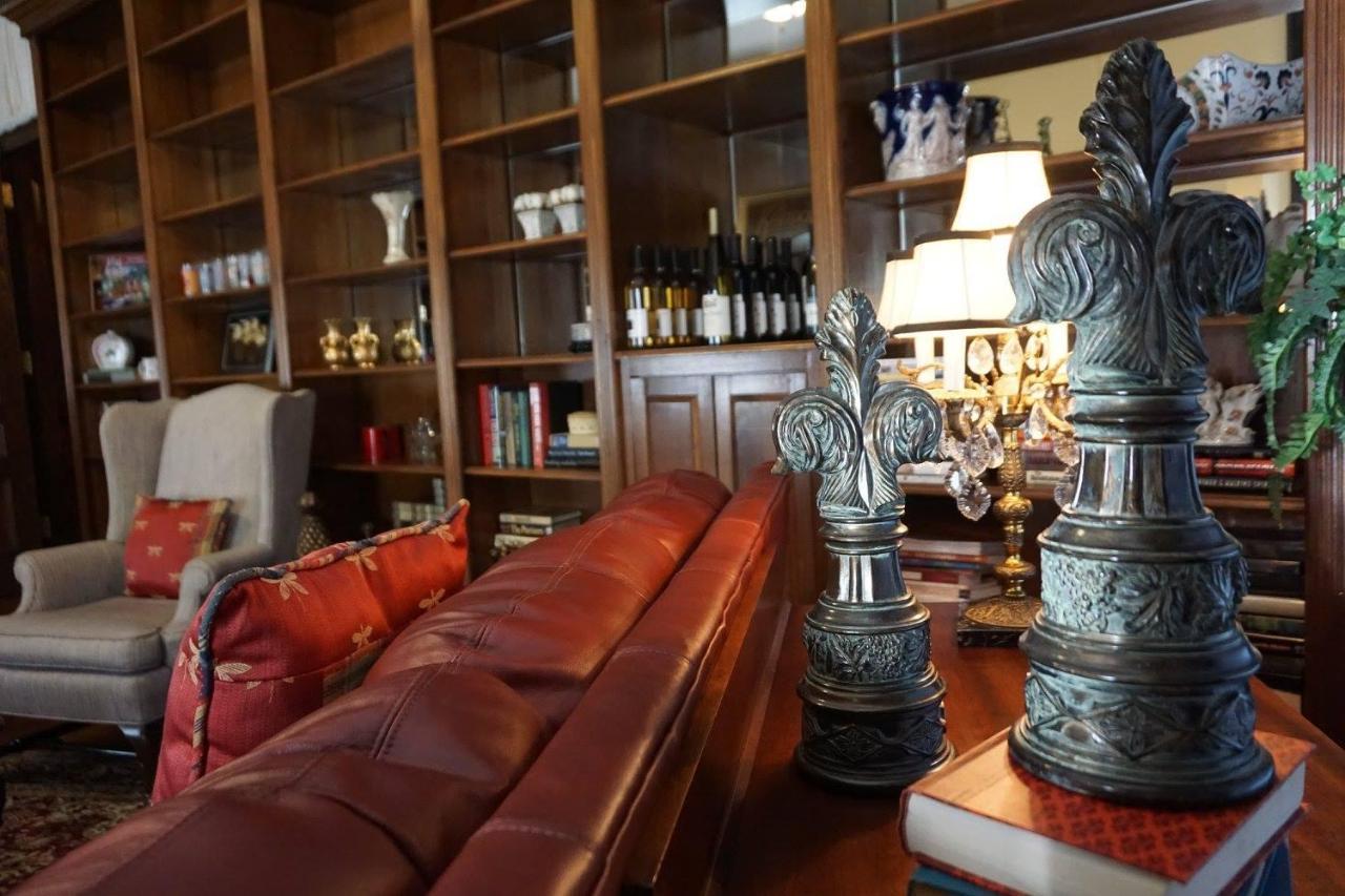Louisville Bourbon Inn Eksteriør billede