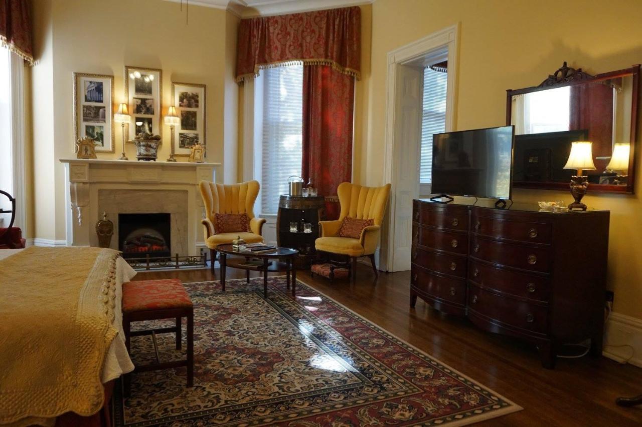 Louisville Bourbon Inn Eksteriør billede