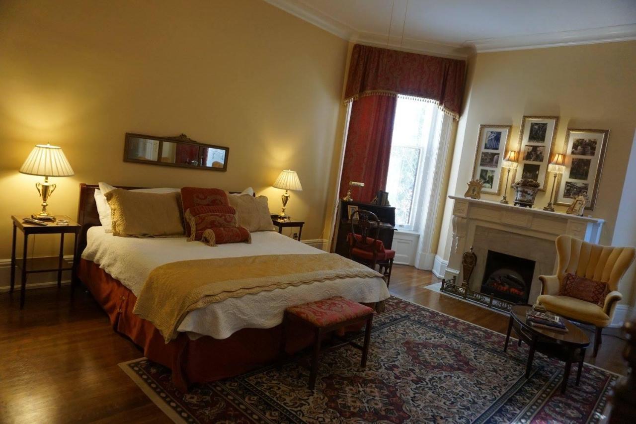 Louisville Bourbon Inn Eksteriør billede
