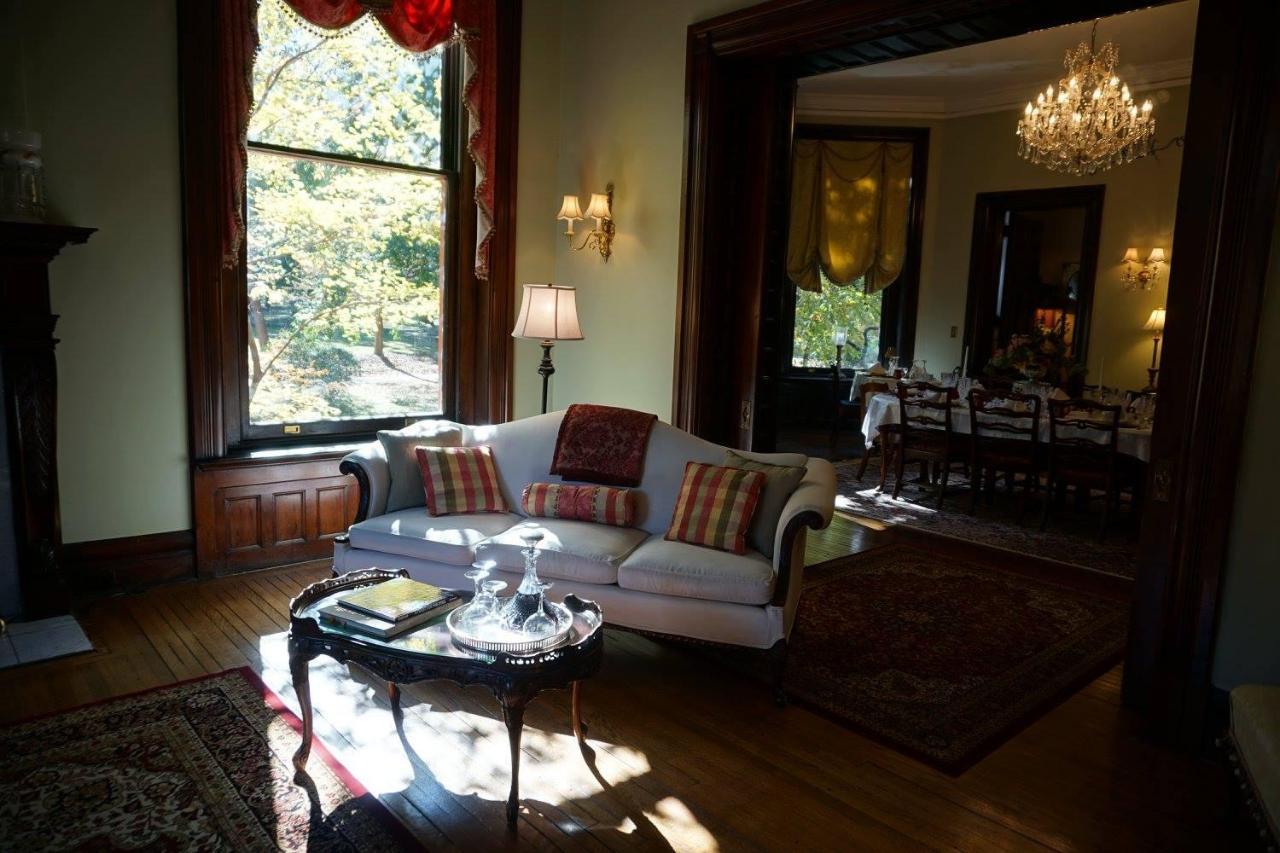 Louisville Bourbon Inn Eksteriør billede