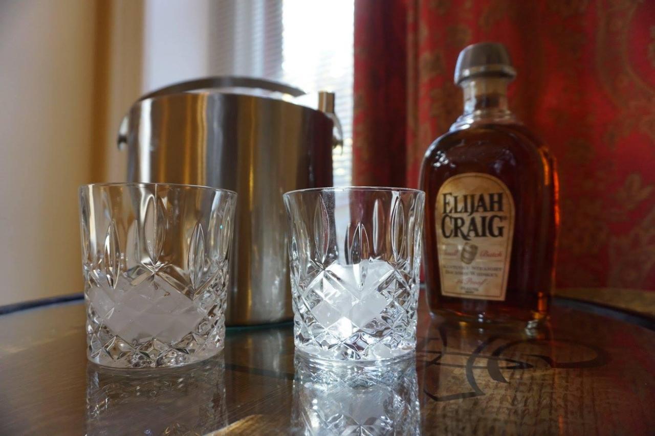 Louisville Bourbon Inn Eksteriør billede