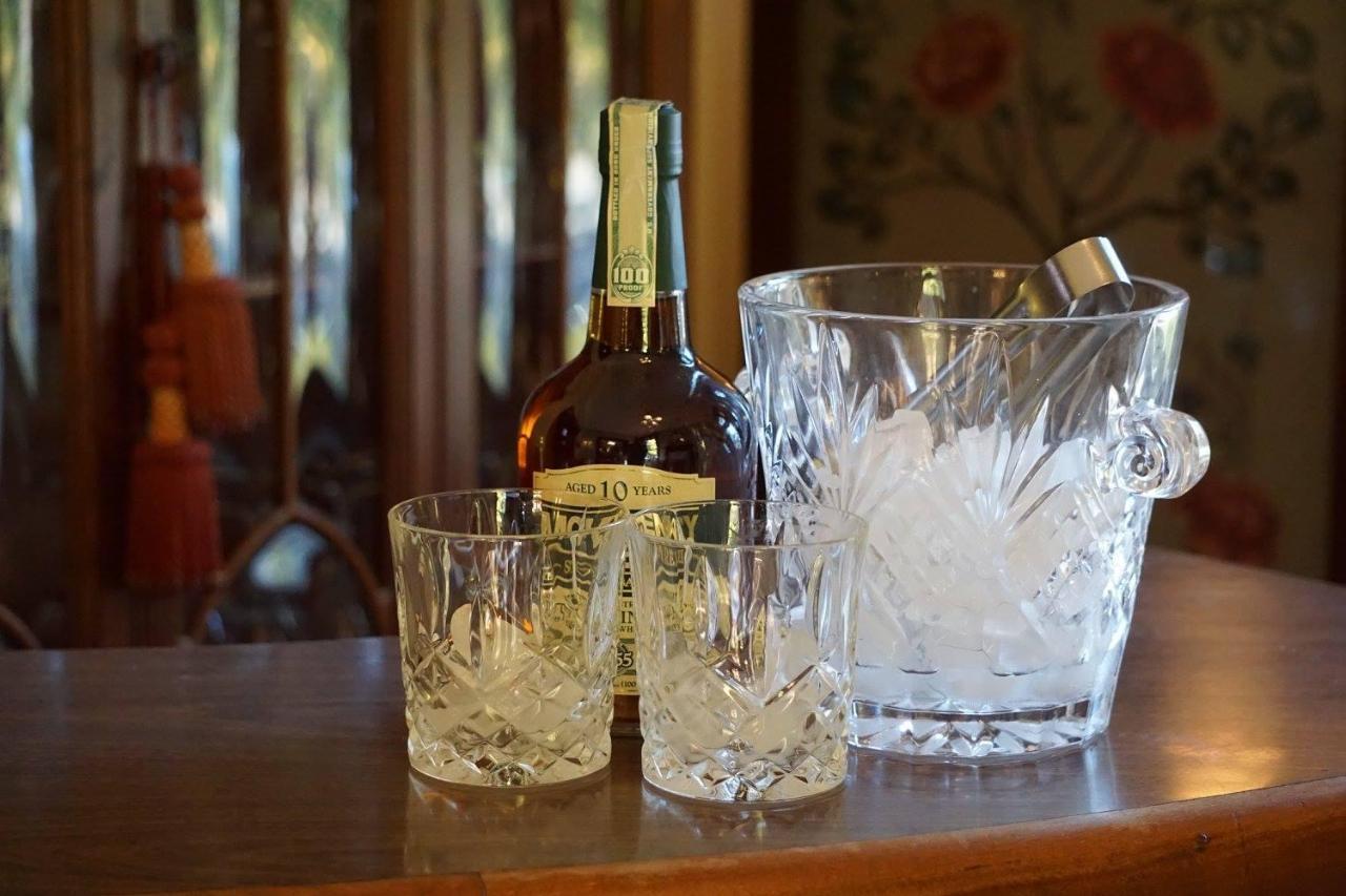 Louisville Bourbon Inn Eksteriør billede