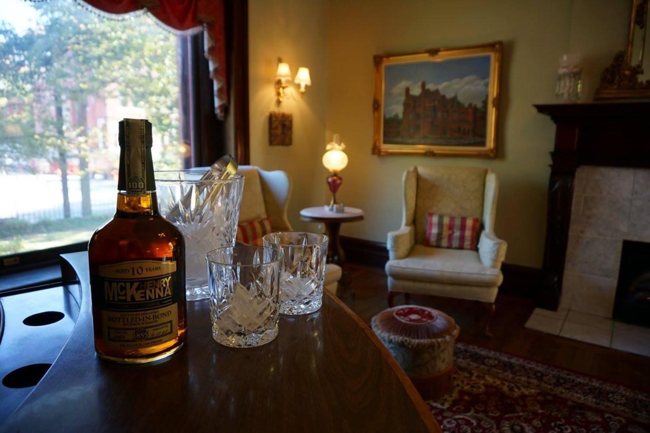 Louisville Bourbon Inn Eksteriør billede