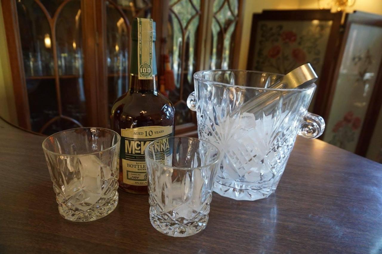 Louisville Bourbon Inn Eksteriør billede