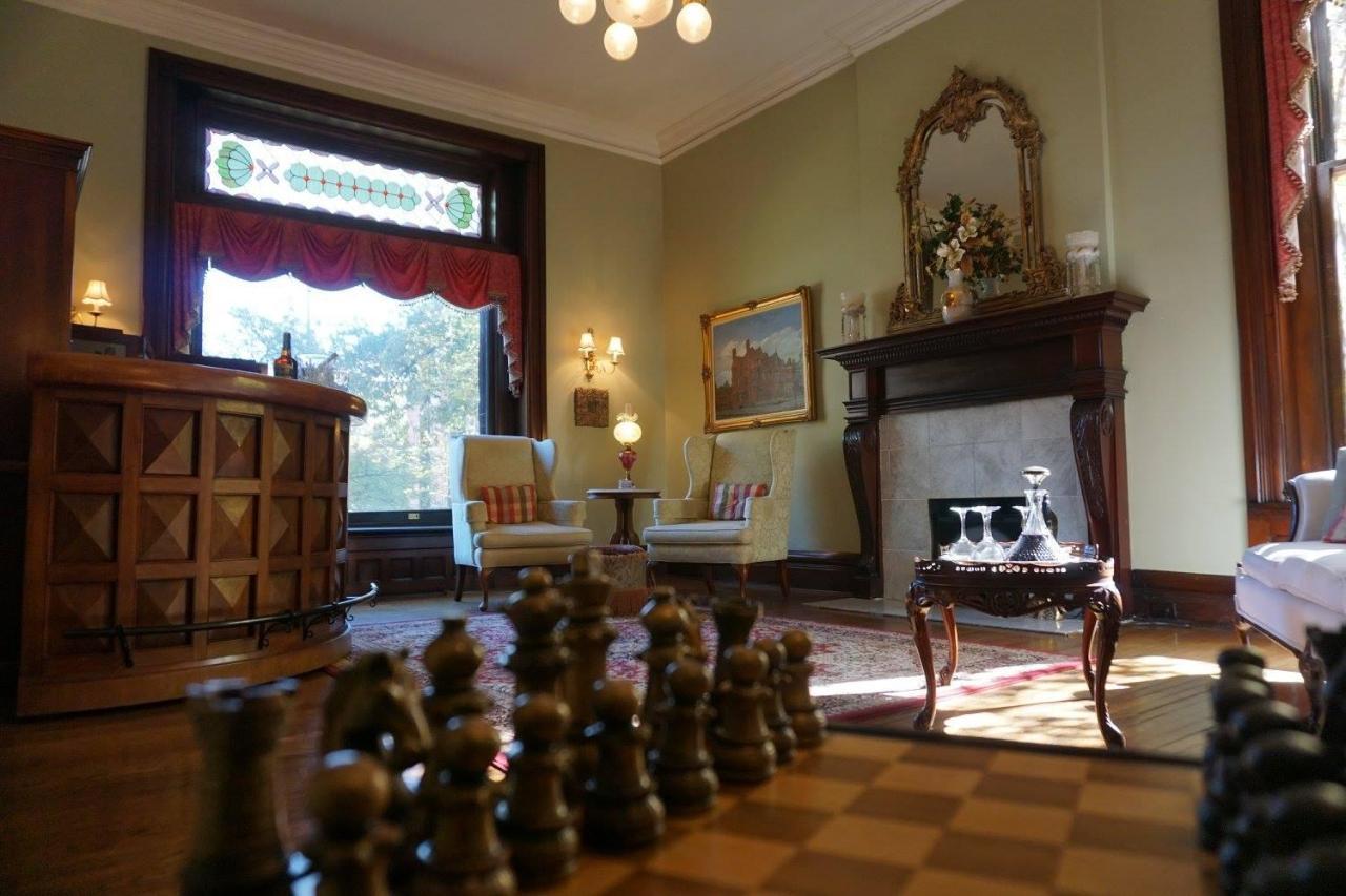 Louisville Bourbon Inn Eksteriør billede