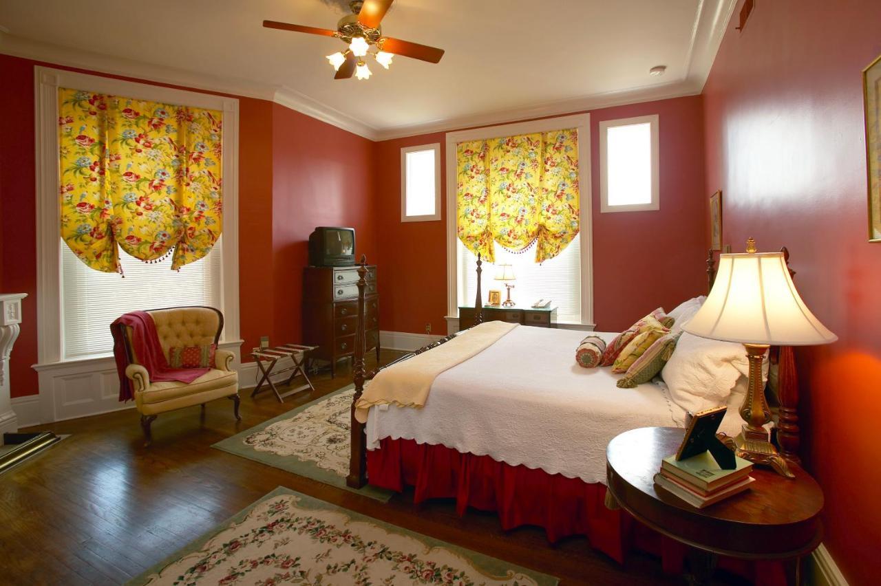 Louisville Bourbon Inn Eksteriør billede
