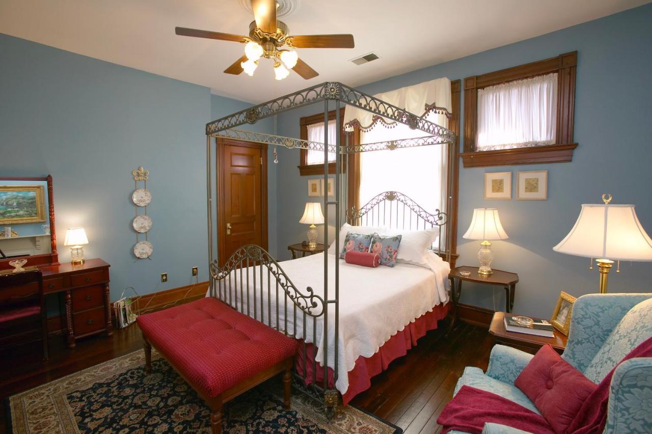 Louisville Bourbon Inn Eksteriør billede