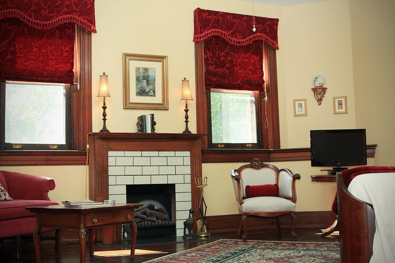 Louisville Bourbon Inn Eksteriør billede