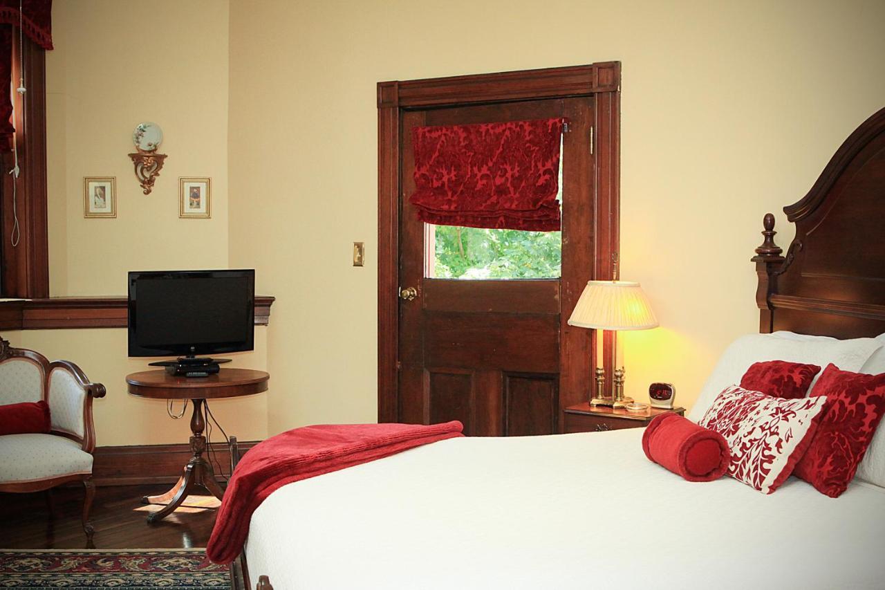 Louisville Bourbon Inn Eksteriør billede